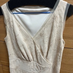 スパンコールとビーズ付きワンピースの画像