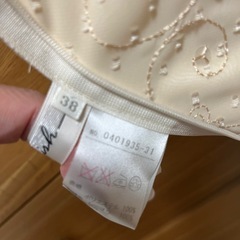 スパンコールとビーズ付きワンピースの画像