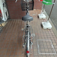 26インチ　内装３段変速　LEDオートライト　大きめのカゴ付き　パンクしにくいタイヤ　ブラックの画像