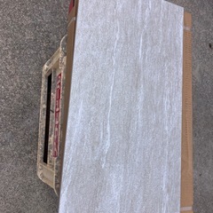 タイル30㎝×60㎝　1箱6枚入り
　　　の画像