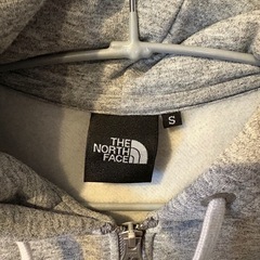 ノースフェイス　メンズS パーカーの画像
