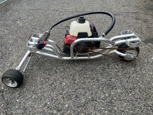 エンジン付き　スケートボード？　レジャーやイベントに