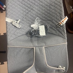 ベビーカーと電動バウンサーの画像