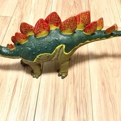 恐竜ソフビ2体（ティラノサウルスとステゴサウルス）の画像