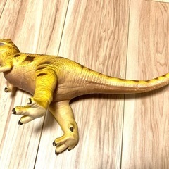 恐竜ソフビ2体（ティラノサウルスとステゴサウルス）の画像