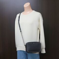 NR75　kt14792tm 【JIMMY CHOO】 カメラバッグ　スタースタッズ　グレインレザー　ブラックの画像