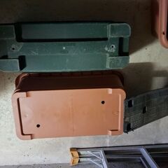 プランター3個(使用済み1個、未使用2個)の画像