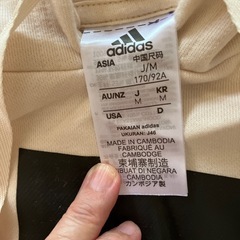 adidasトレーナーの画像