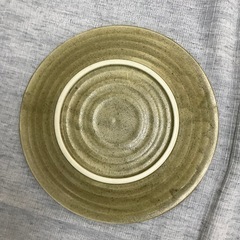 陶器のお皿の画像