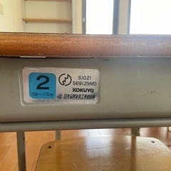 学校の机と椅子のセット(学習塾で数年使用)の画像