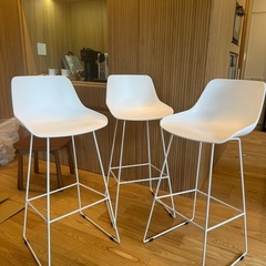 カウンターチェア3脚の画像