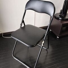 折りたたみ椅子の画像