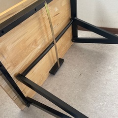 IKEAの折りたたみ机の画像