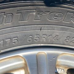 スタッドレス 175/65R14 東北6県無料配送対応‼️爆安‼️最終値下げ‼️①超超超バリ溝❗ 国産 ダンロップ製❗ アルミ付き 国産 タイヤ !!　スタットレス　軽自動車　コンパクトカー 雪 冬 ゆきの画像