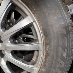 スタッドレスタイヤの画像
