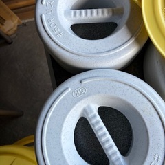 漬物樽20リットルとおもり12キロと5キロ　落とし蓋のセット　2セットの画像