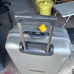 大型スーツケース　旅行カバンの画像