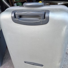 大型スーツケース　旅行カバンの画像