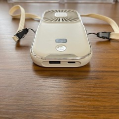 小型扇風機　ハンディファン　首掛け　スマホスタンドの画像