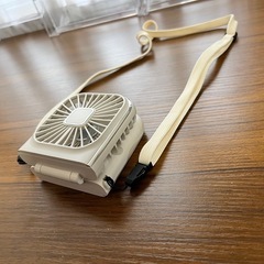小型扇風機　ハンディファン　首掛け　スマホスタンドの画像