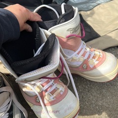 (取引中)
女性用スノーボード、靴2 、ケースの画像