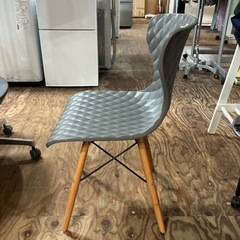 早い者勝ち🚗💨おしゃれ🌷イームズチェア🪑椅子イス不二貿易木脚ダイニングチェア汚れあり💦幅440mm奥行き510mm高さ760mmグレーの画像