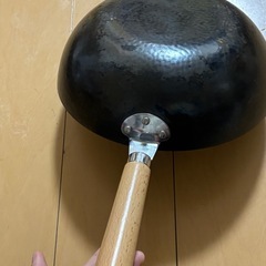 手打ち風 中華鍋 鉄製 木製ハンドル付き SUPOR製 未研磨品の画像