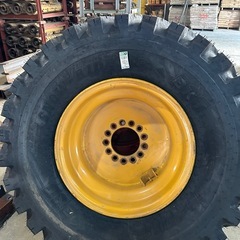 ショベル★新品★スパイクタイヤ★ホイール組込済★17.5-25★2本セット
の画像
