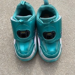 光る新幹線の靴の画像