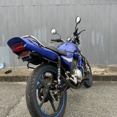 ヤマハ　YBR125 カスタム 実働 かなり良い音しますよ！ キャブ、タイヤ等々新品交換 マフラー溶接加工 最短で即日の配送も可能ですのでご相談ください！ 通勤、通学、練習に4ストマニュアル車いかがですか？ かっこいいネイキッドスタイル 転売OK！ 今日購入するので配送サービスしてください！みたいなやりとりがしたいの画像