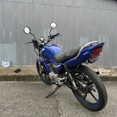 ヤマハ　YBR125 カスタム 実働 かなり良い音しますよ！ キャブ、タイヤ等々新品交換 マフラー溶接加工 最短で即日の配送も可能ですのでご相談ください！ 通勤、通学、練習に4ストマニュアル車いかがですか？ かっこいいネイキッドスタイル 転売OK！ 今日購入するので配送サービスしてください！みたいなやりとりがしたいの画像