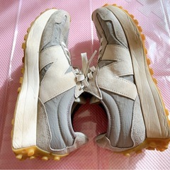 ニューバランス　327 スニーカー　靴　シューズ　メンズ　グレーの画像