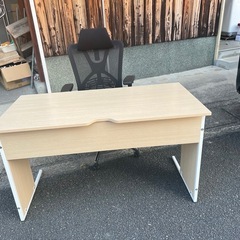 デスク&椅子の画像