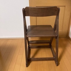 小学生向け学習椅子（ニトリ）の画像