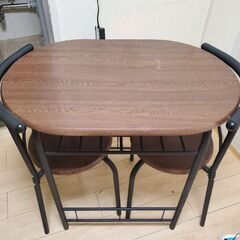 ダイニングテーブルの画像