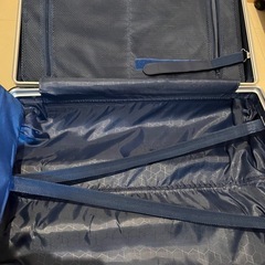 総アルミボディスーツケース64Lの画像