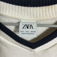 ベスト👕ニット🧶ノースリーブLサイズZARAザラメンズ👨EUR•L/USA•L/MEX•42シミあり💦白•黒の画像