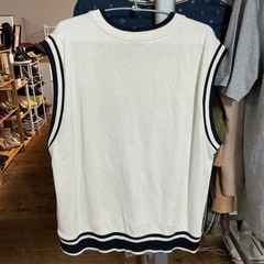 ベスト👕ニット🧶ノースリーブLサイズZARAザラメンズ👨EUR•L/USA•L/MEX•42シミあり💦白•黒の画像