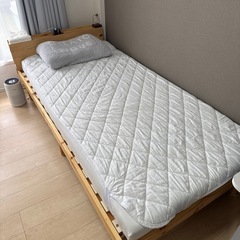 ベッドフレームの画像