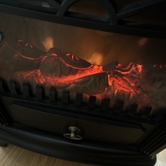 週末割引！暖炉型ヒーター ファンヒーター　ストーブ 疑似炎 照度調整機能付き アンティーク ブラックの画像