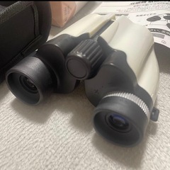 双眼鏡 ホワイト10倍の画像