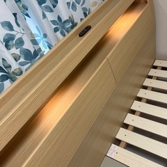 ニトリ 充電ライト付き ダブルベッド マットレスの画像