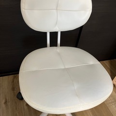 ニトリ オフィスチェア ホワイトの画像