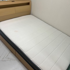 ニトリ 充電ライト付き ダブルベッド マットレスの画像