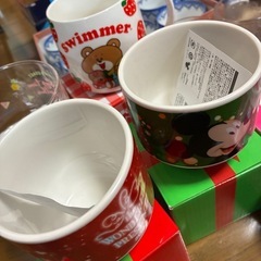 ミッキーのカップ　スイマーのマグカップ　キティちゃんのお皿　他　たくさん　セットの画像