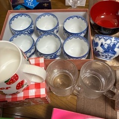 ミッキーのカップ　スイマーのマグカップ　キティちゃんのお皿　他　たくさん　セットの画像