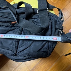 ナイロンショルダーバッグの画像