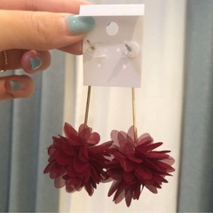 新品　未使用　フラワーピアス　赤　花　ピアスの画像