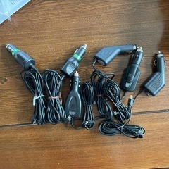 電源ケーブルです　INPUT DC12v OUTPUT DC5v 2.5A2ヶ　2A2ヶ 1A2ヶの画像