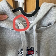 tommy jeans パーカー　グレーの画像